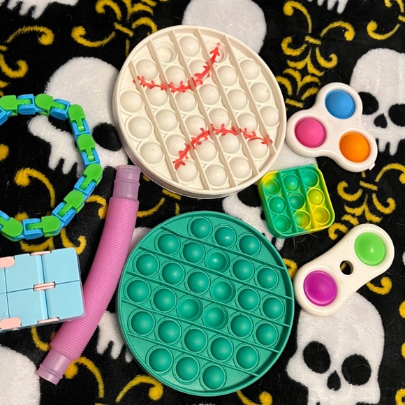 8 pc🎄POP IT☃️FIDGET🎅 SENSORY CUBES & SNAKES TOY SET - Picture 4 of 4